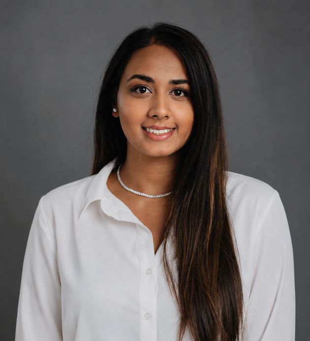 Dentist Dr henna Patel